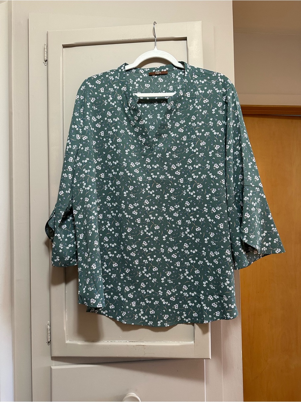 Relaxed Green Floral V-Neck Blouse